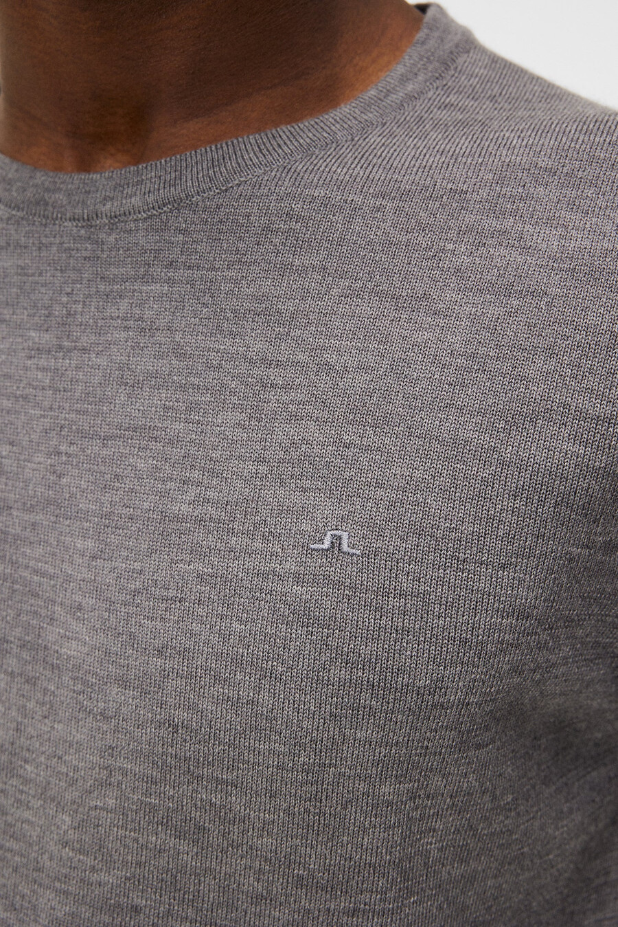 suéter de cuello redondo de merino lyle