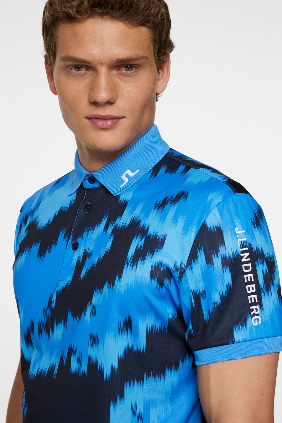 polo con estampado técnico tour