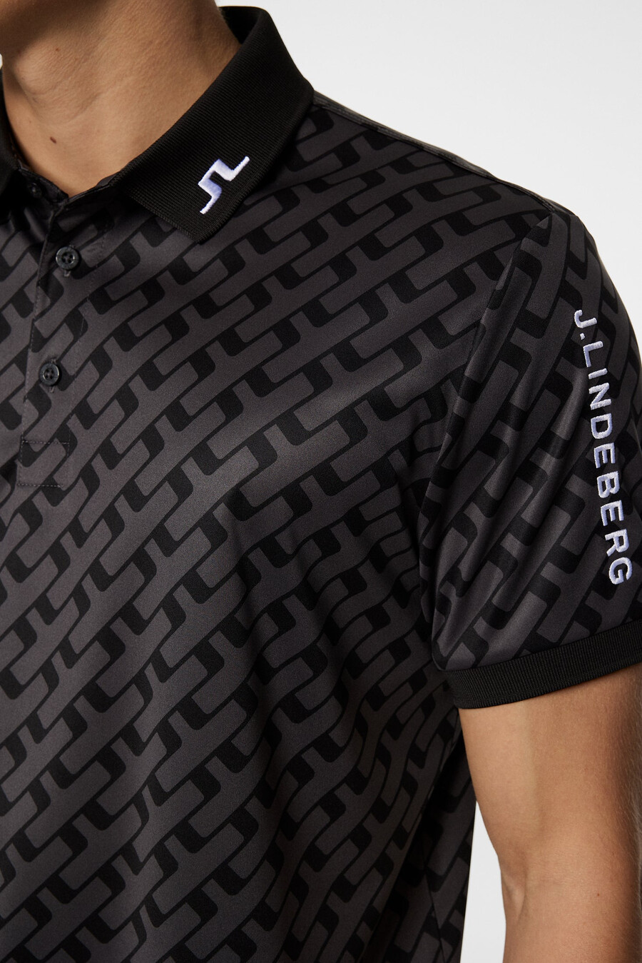 polo con estampado técnico tour