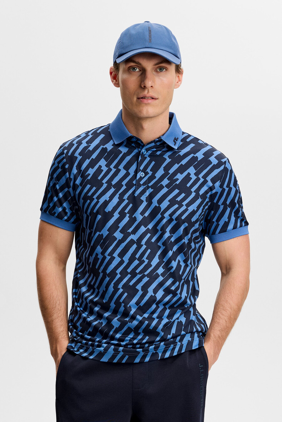 polo con estampado técnico tour