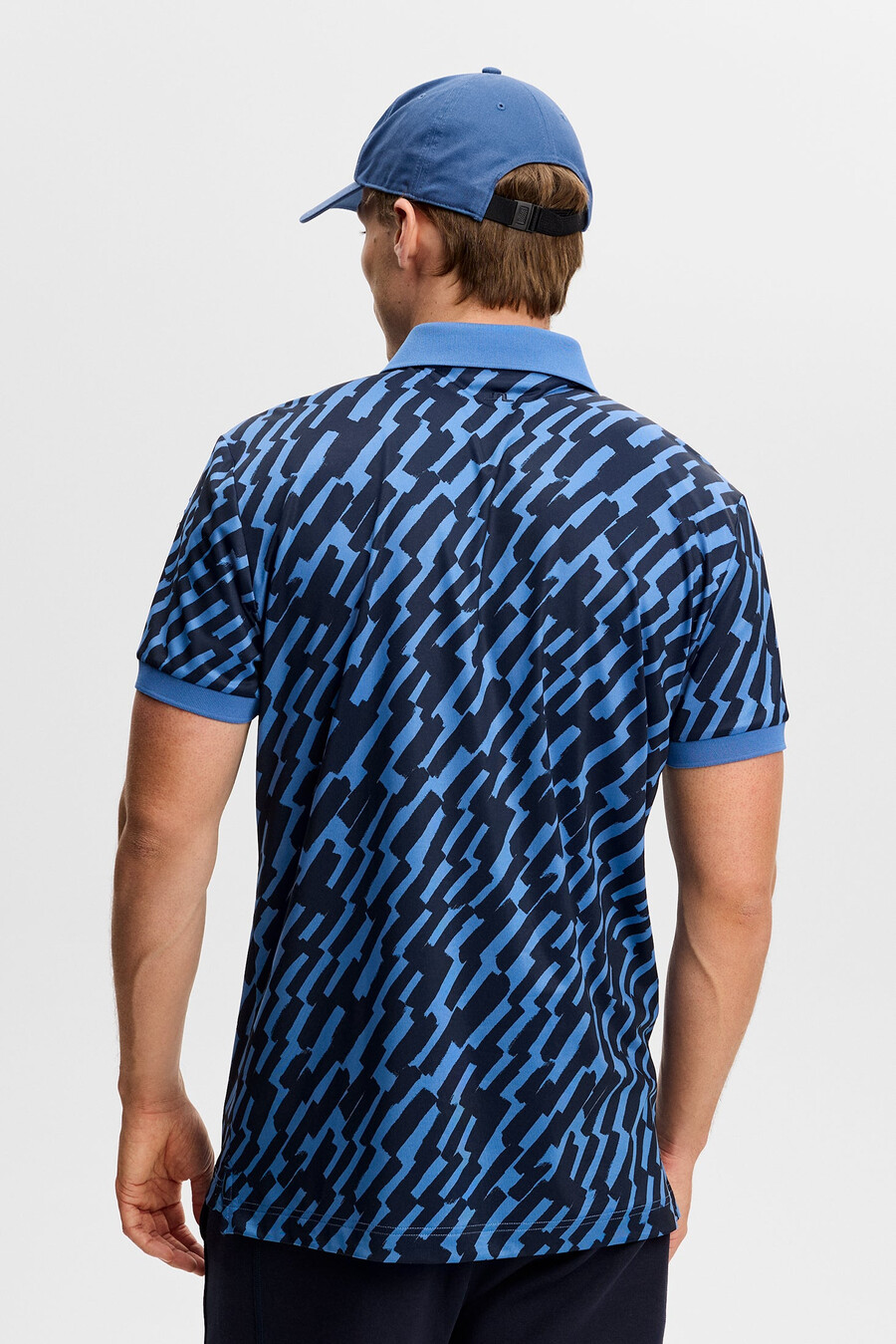 polo con estampado técnico tour