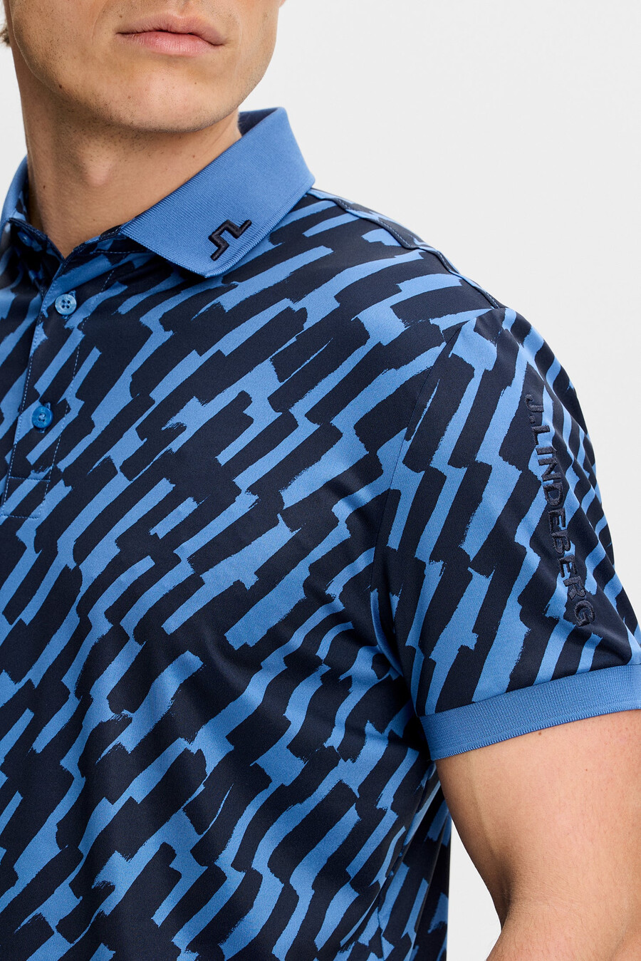 polo con estampado técnico tour