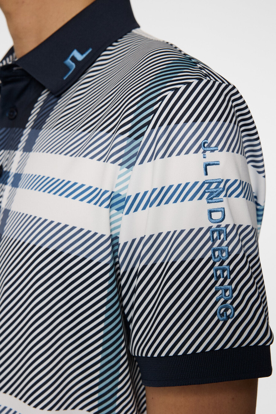 polo con estampado técnico tour dpwt