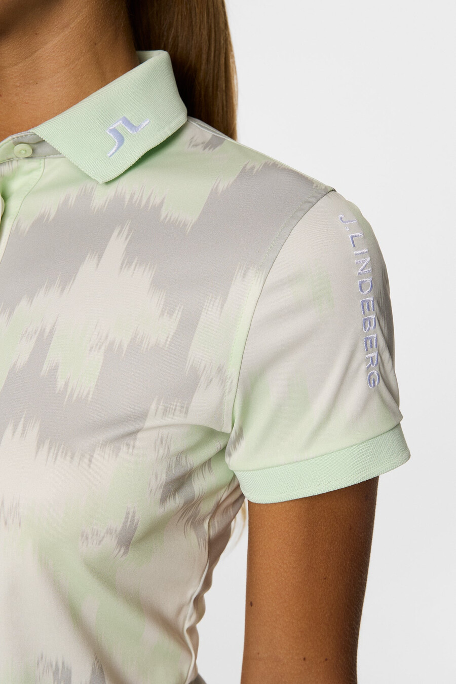 polo con estampado técnico tour
