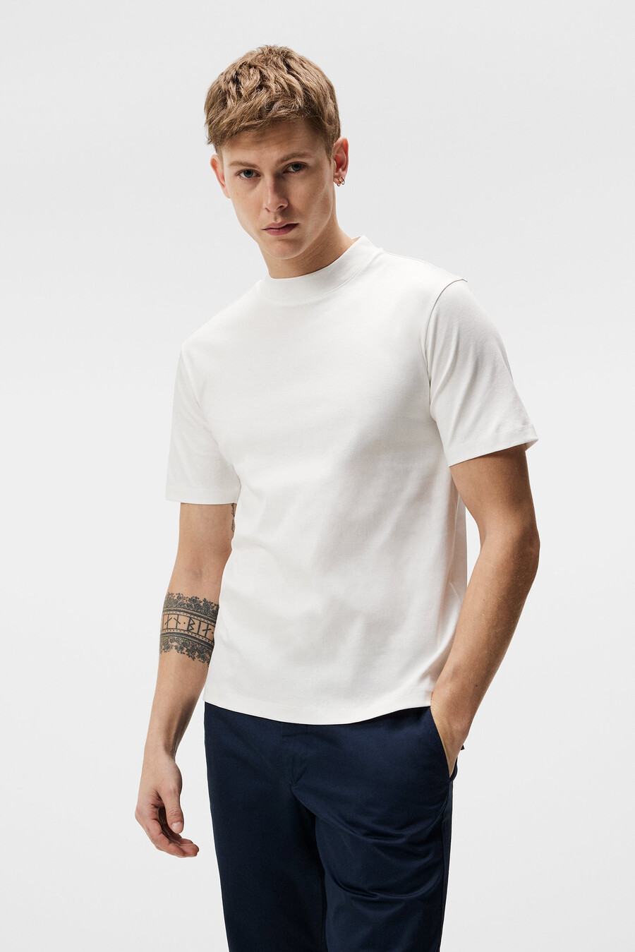 camiseta de cuello alto ace