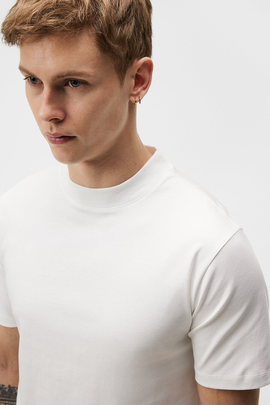 camiseta de cuello alto ace