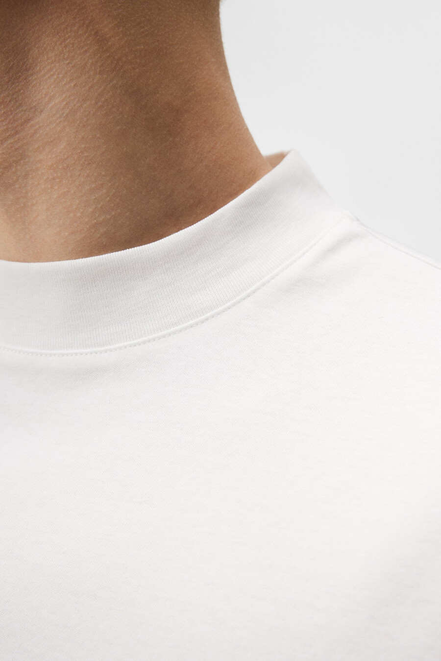 camiseta de cuello alto ace