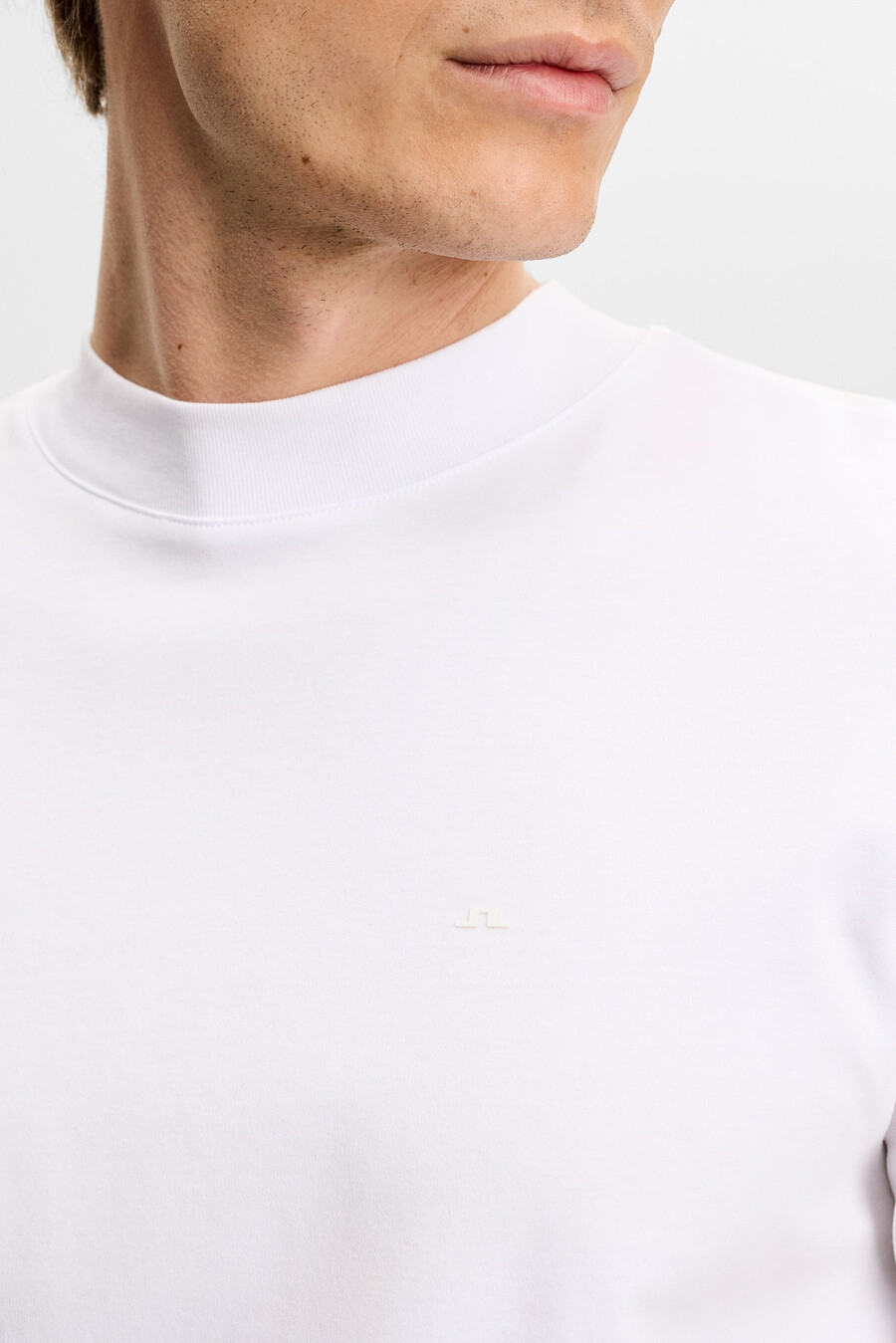 camiseta de cuello alto ace
