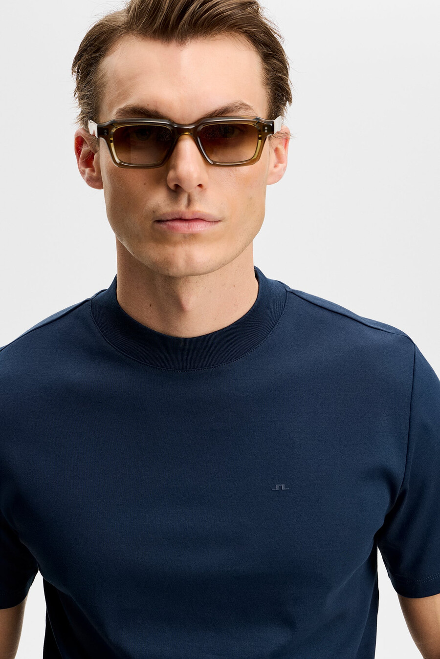 camiseta de cuello alto ace