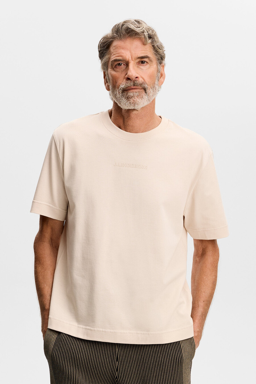 camiseta con el logotipo pesado de hale