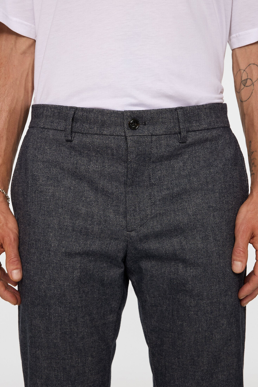 pantalones con microestampado ched