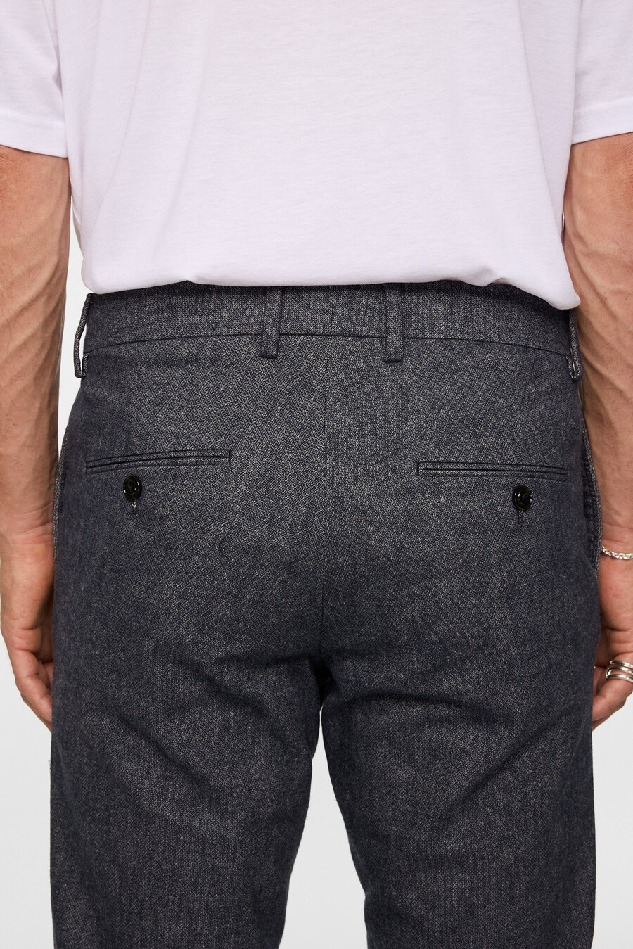 pantalones con microestampado ched