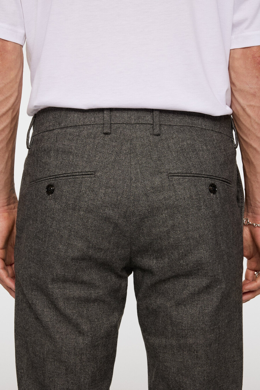 pantalones con microestampado ched